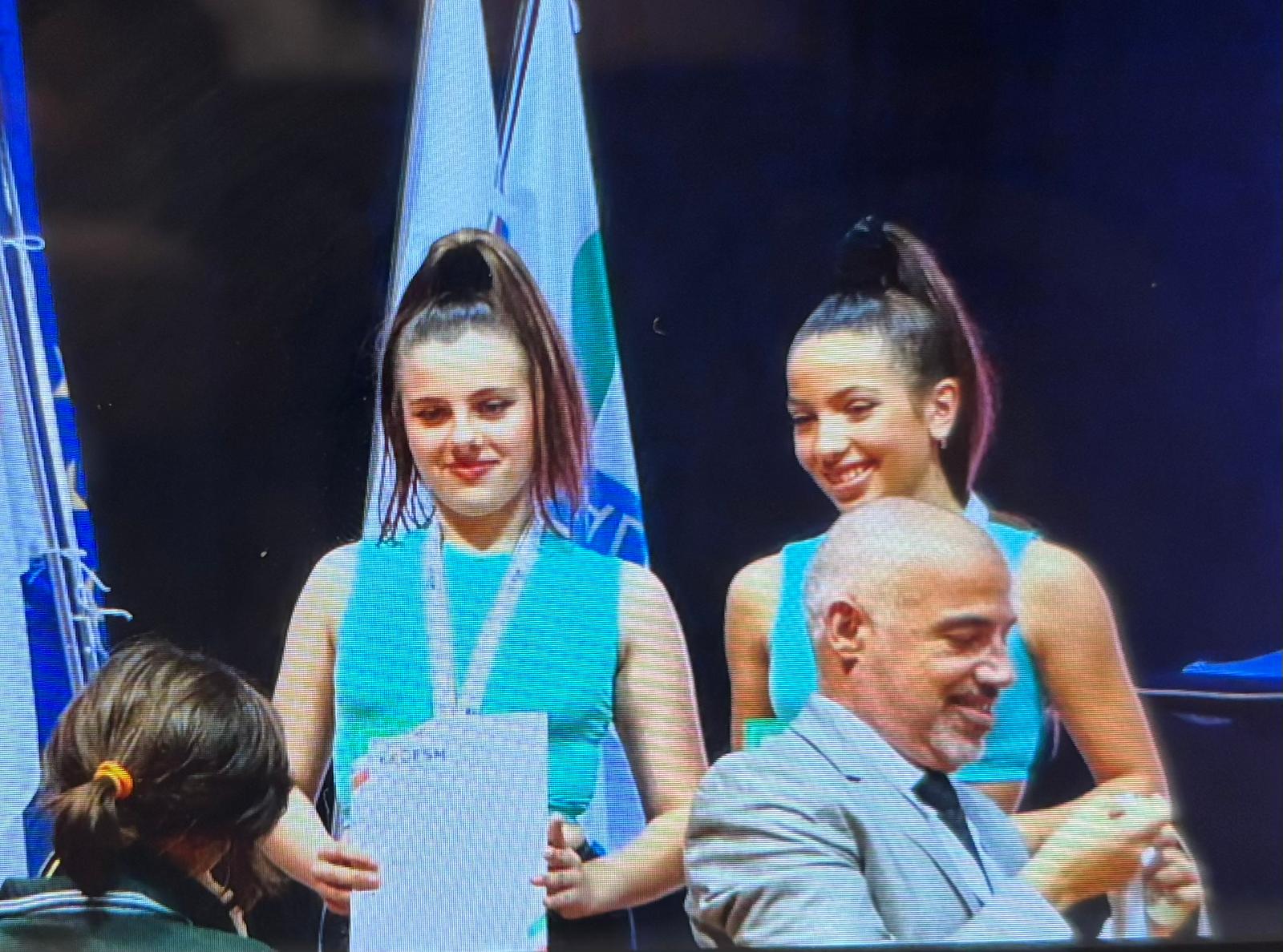 Angelica Stach e Claudia Angelini 2 classificate Disco Dance Duo 13/16 classe C Italy Dance Village 2.0
