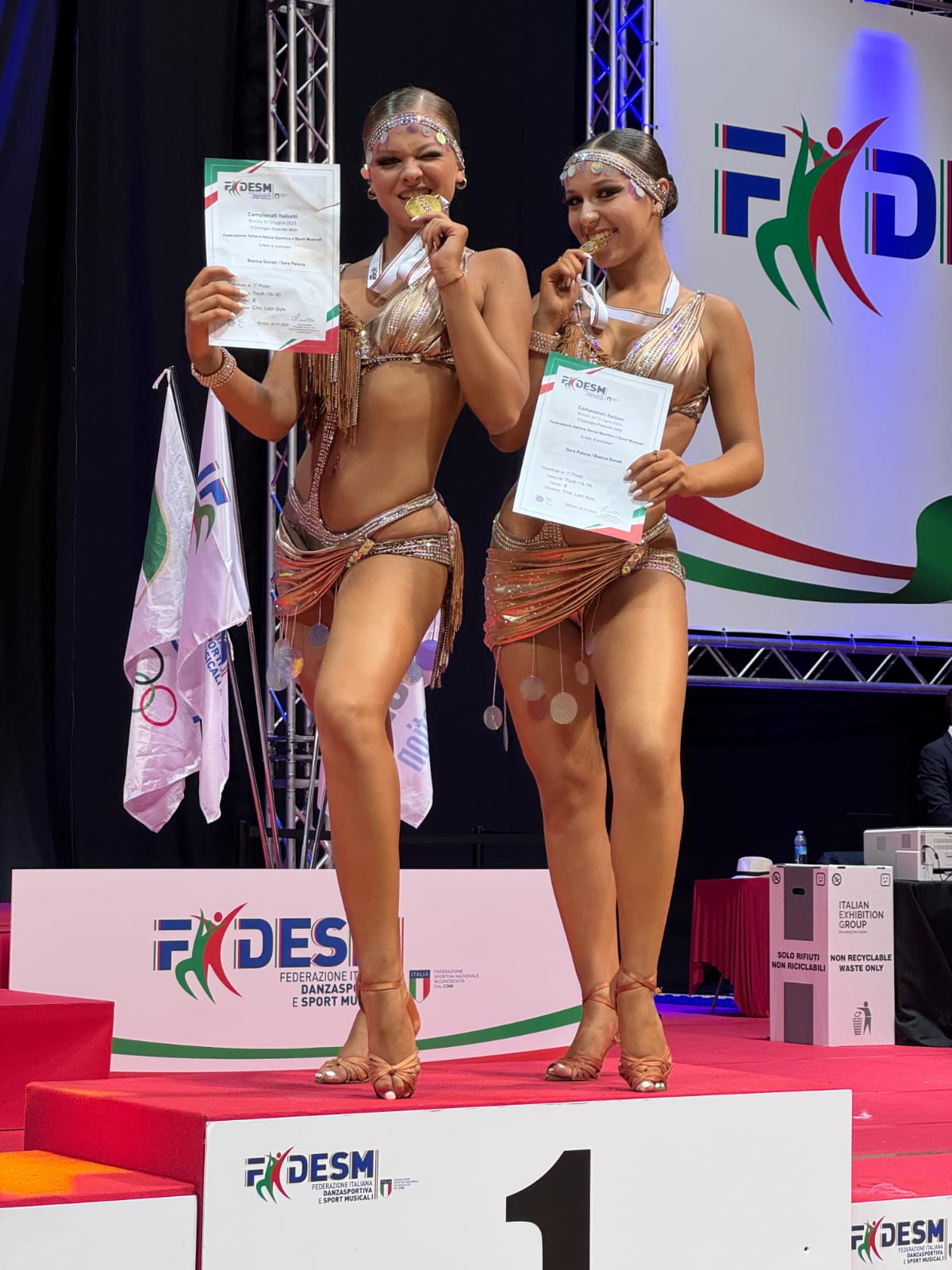 Medaglia d'oro Bianca Donati & Sara Paluca Combinata latin style Duo 16/18 classe B MN DANCE ACADEMY