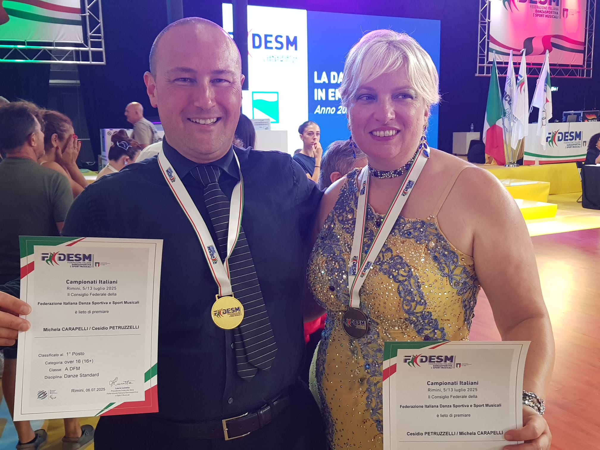 Cesidio Petruzzelli e Michela Carapelli Disciplina: danze standard paralimpiche DFM Categoria OVER 16 Classe A Se mi aiuti ballo anch'io medaglia oro
