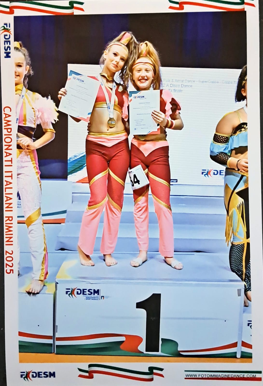 Eva Sabrina Iorga e Emma Gavina 1 classificate Disco Dance duo 13/16 classe B Italy dance village 2.0