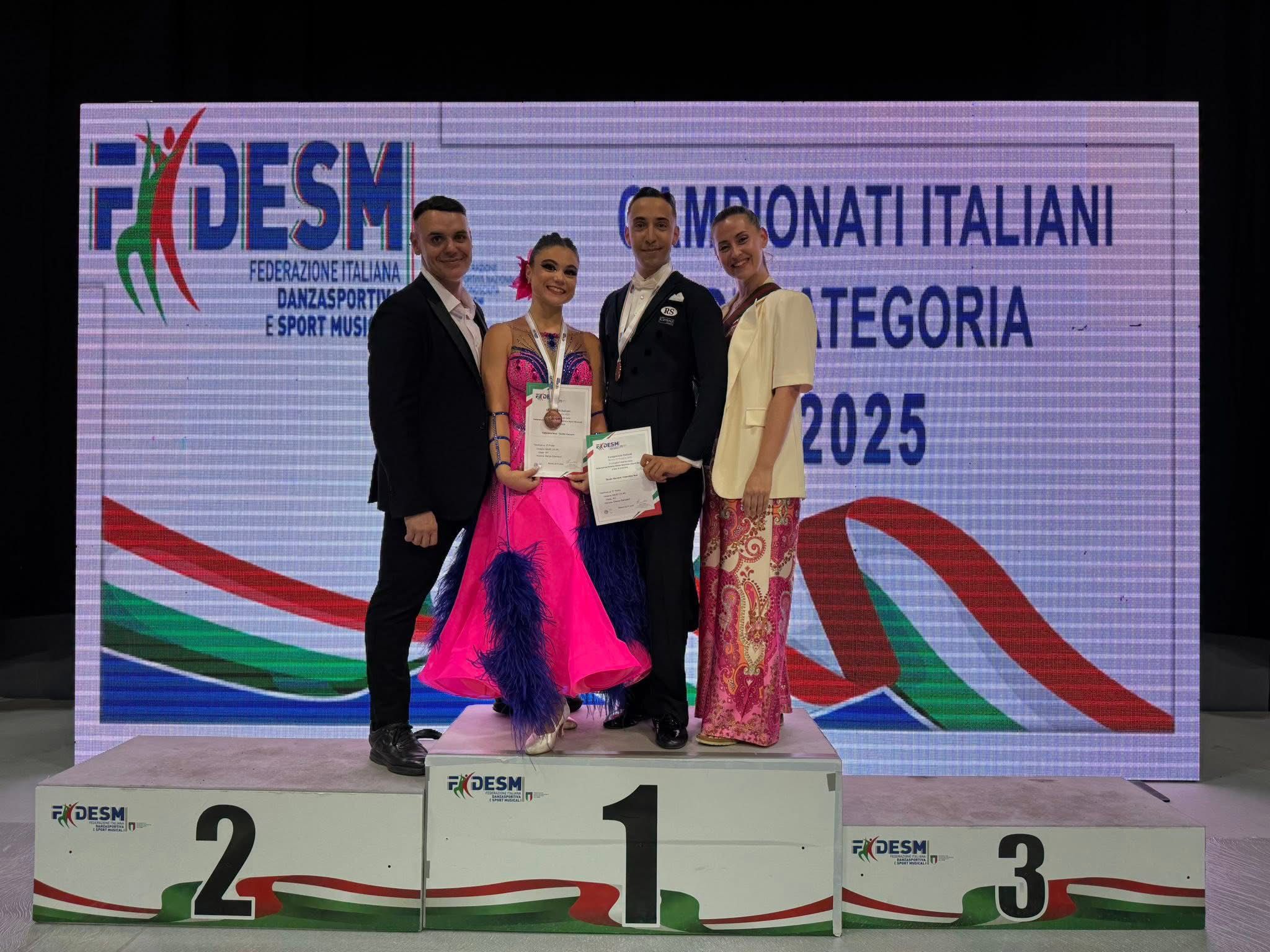 Guido Vaccaro Valentina Noè Terzi classificati 19/34 A1 Danze Standard STARLIGHT DANCE STUDIO