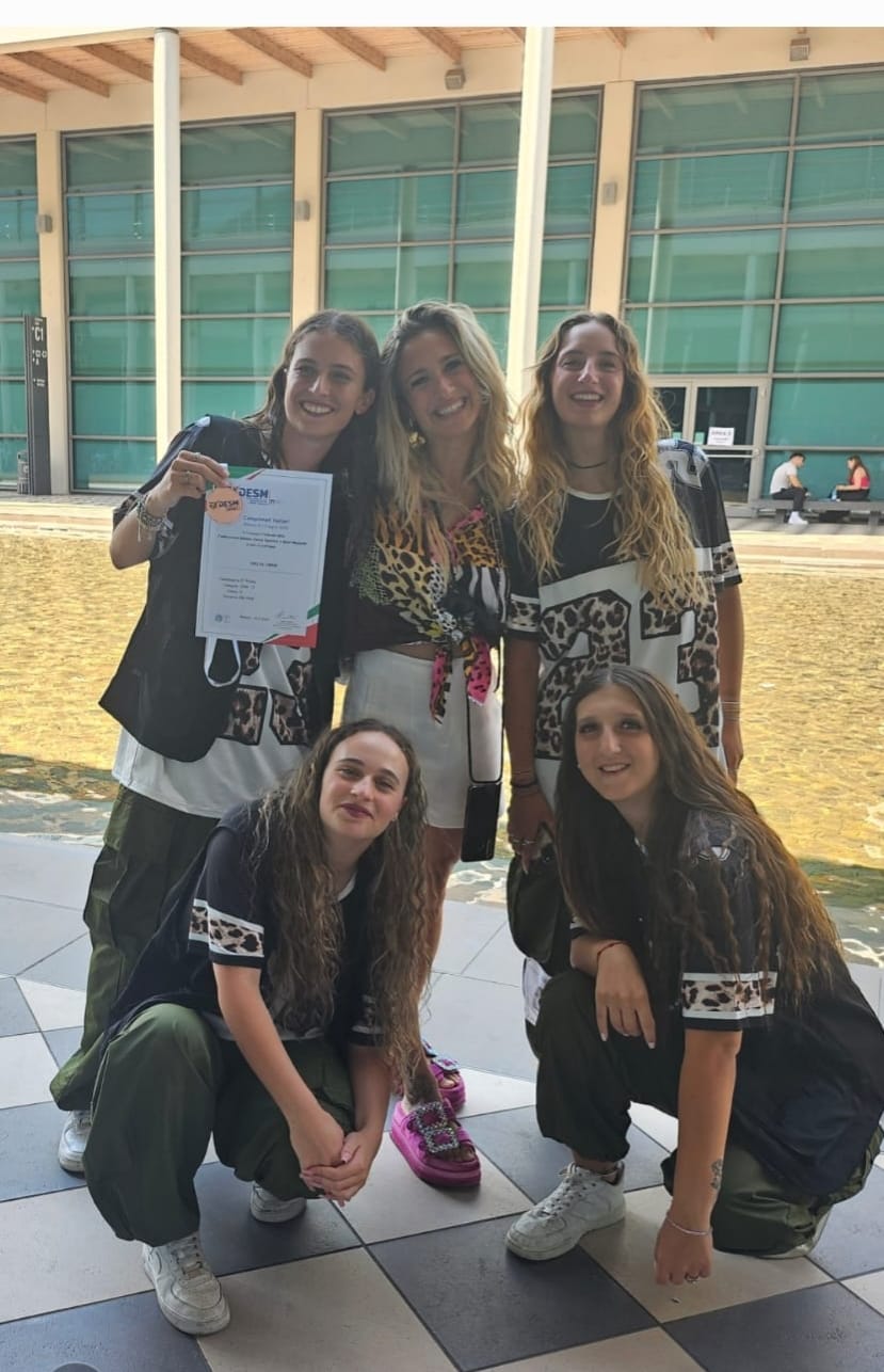 Lucrezia Coclite, Federica Cappelli, Ginevra Mucci , Camilla Trafeli hip hop crew over 17 U bronzo Olympia Dance Village