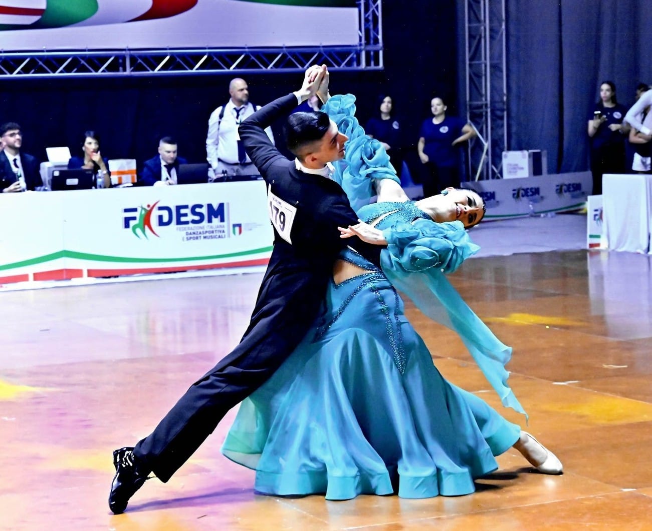 Omar Tomasiello e Valentina Uspri danze standard cat. 19/34 classe A2 Terzi classificati Campionati Italiani Fidesm 2025