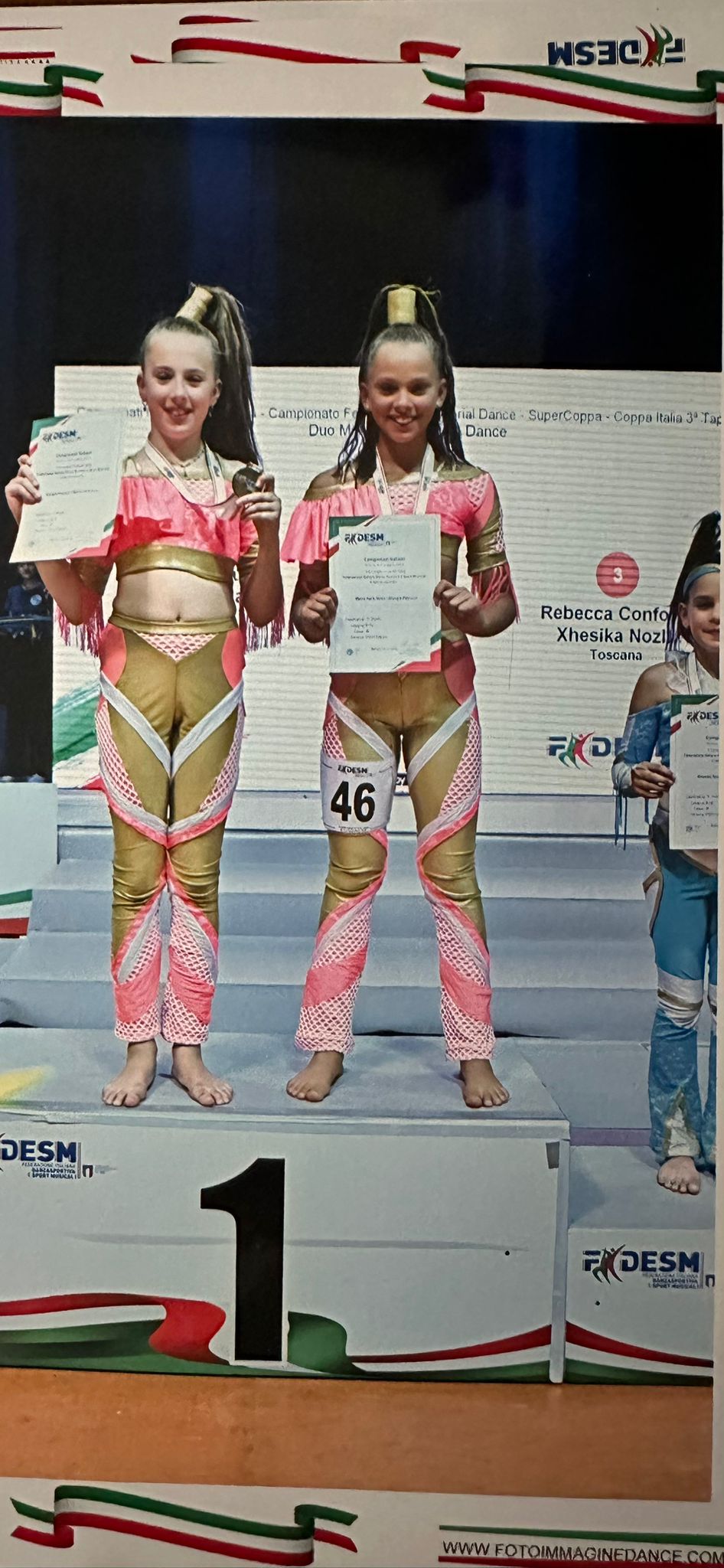 Petrucci Giorgia e Guzu Maria Ilaria 1 ^posto Disco dance, categoria 8-12 anni B ,Ideal ballet