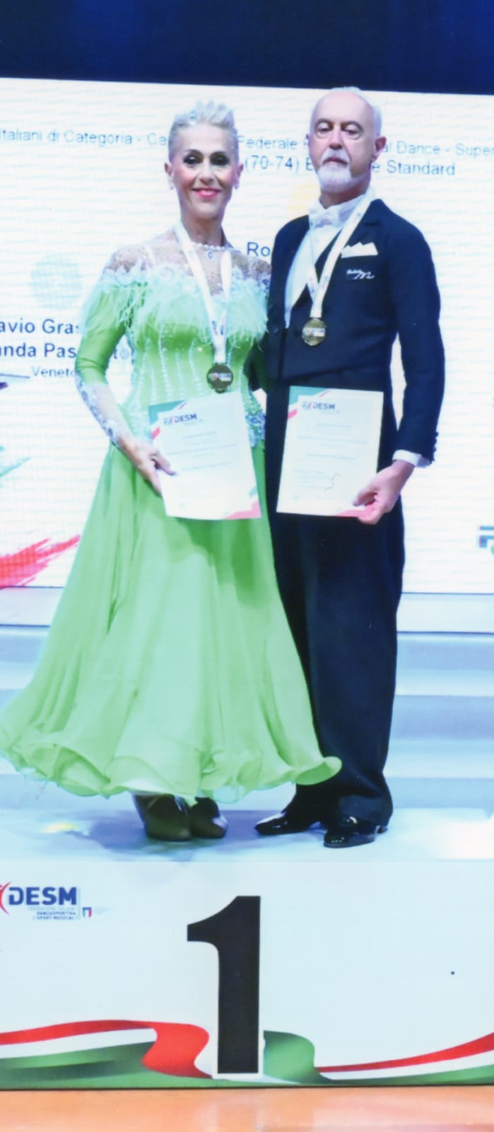 Campioni italiani di categoria. Rocco Fabene e Mirella Migliorini 70/74 classe B2 danze standard scuola Nemo Dance Project ASD Siena