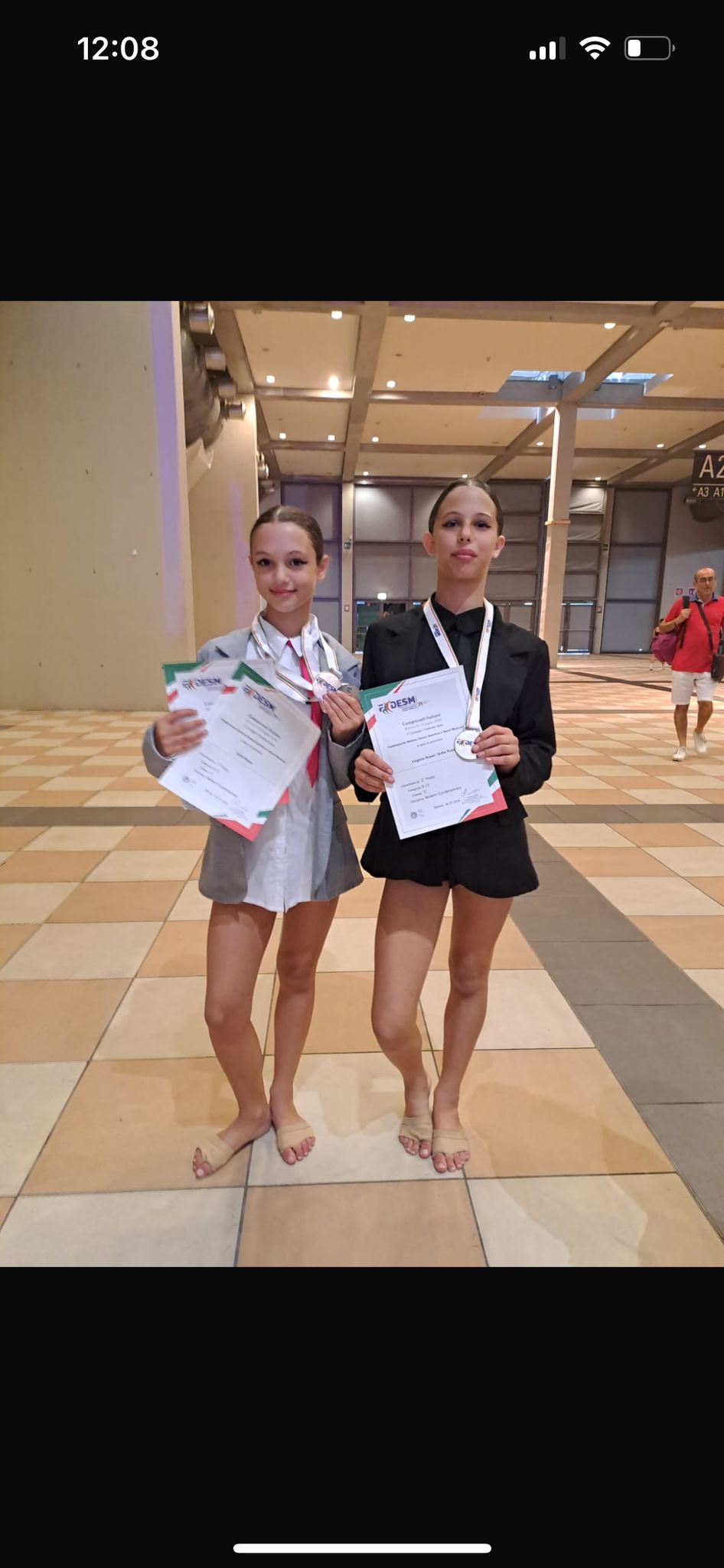 Sofia Rossi e Virginia Rossi 2 classificate nel duo 8/12 classe C modern contemporary e 2 classificate nel duo 8/12 classe B show dance, scuola di danza Alchimia Dance